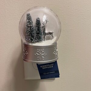 Yankee Candle Holiday ScentPlug with Silver and Green Accents